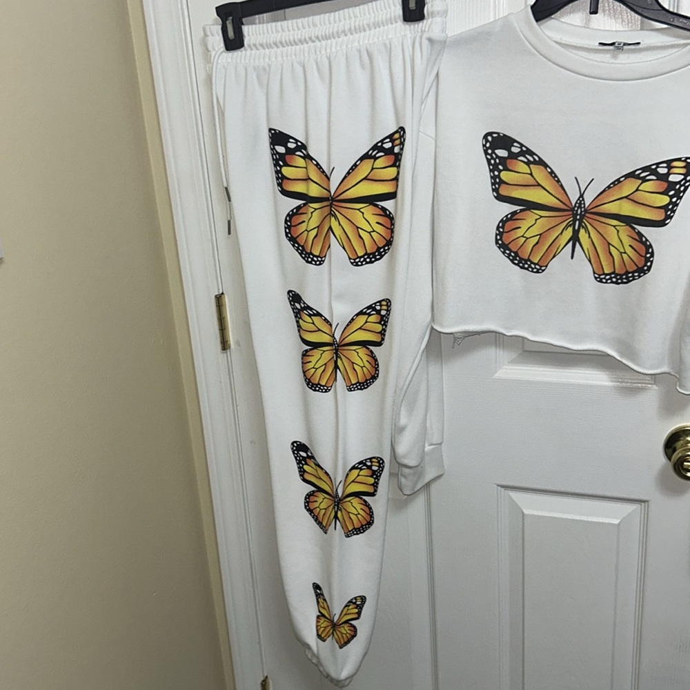 Butterfly Jogger Set - Picture 11 of 12